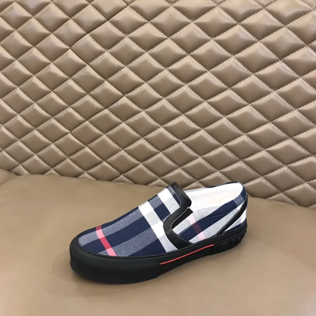p360 "Burberr*" men's classic low-top sneakers are reinterpreted in Vintage checkered cotton material and decorated with a new brand logo. First-layer sheepskin lining, embossed Burberry logo on the heel, and original TPU outsole! Size: 38-44